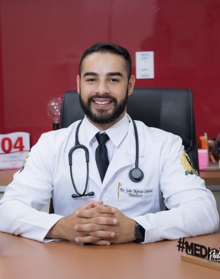 Retrato profissional do Dr. Marcos Santos